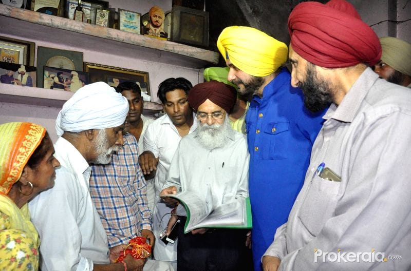 renowned punjabi folk singer idu sharif, navjot sidhu meets to sharif idu