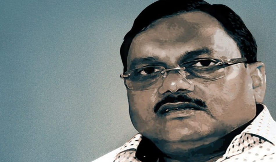 Yadav singh family on target in Noida tender scam
