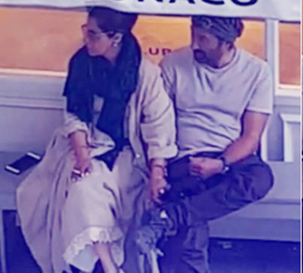 Dimple Kapadia & Sunny Deol Spotted HOLDING HANDS In London