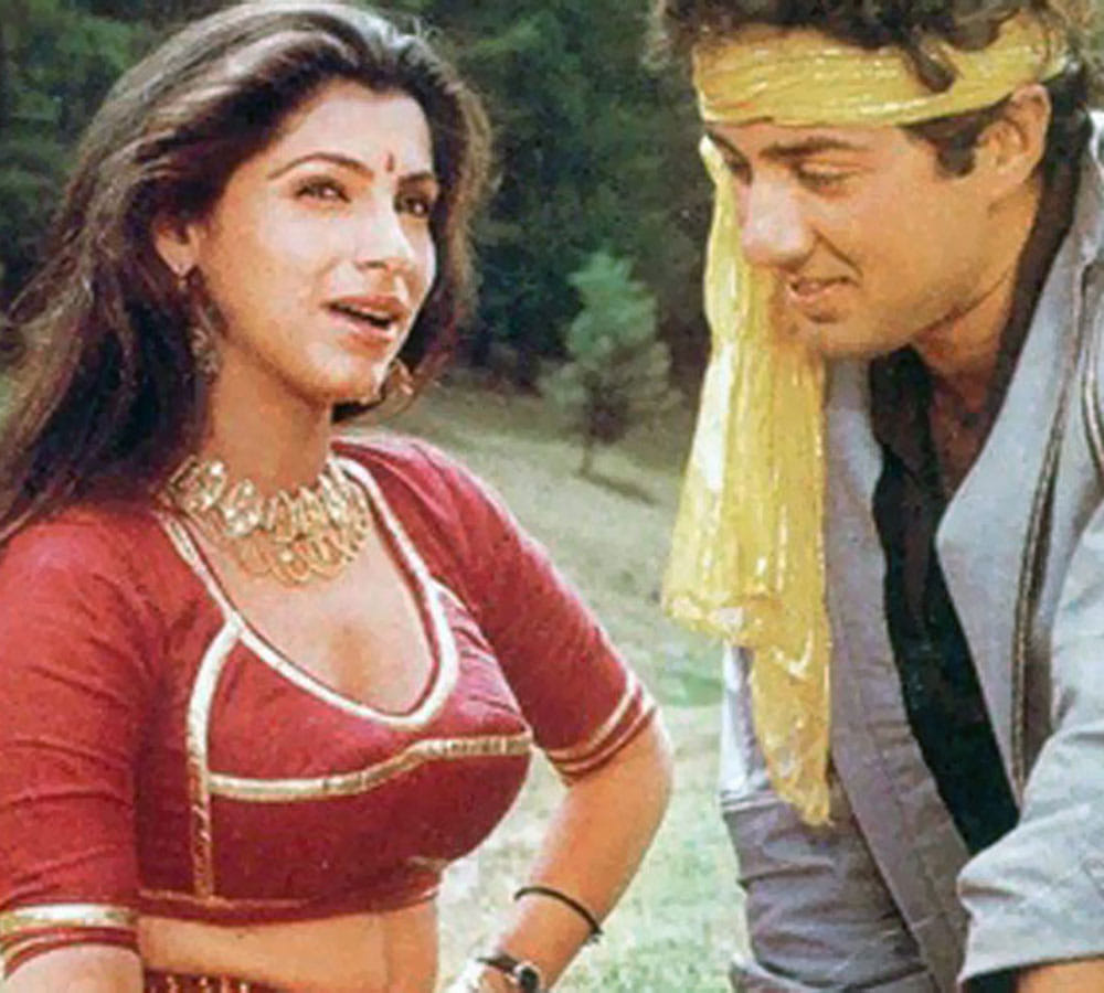 Dimple Kapadia & Sunny Deol Spotted HOLDING HANDS In London