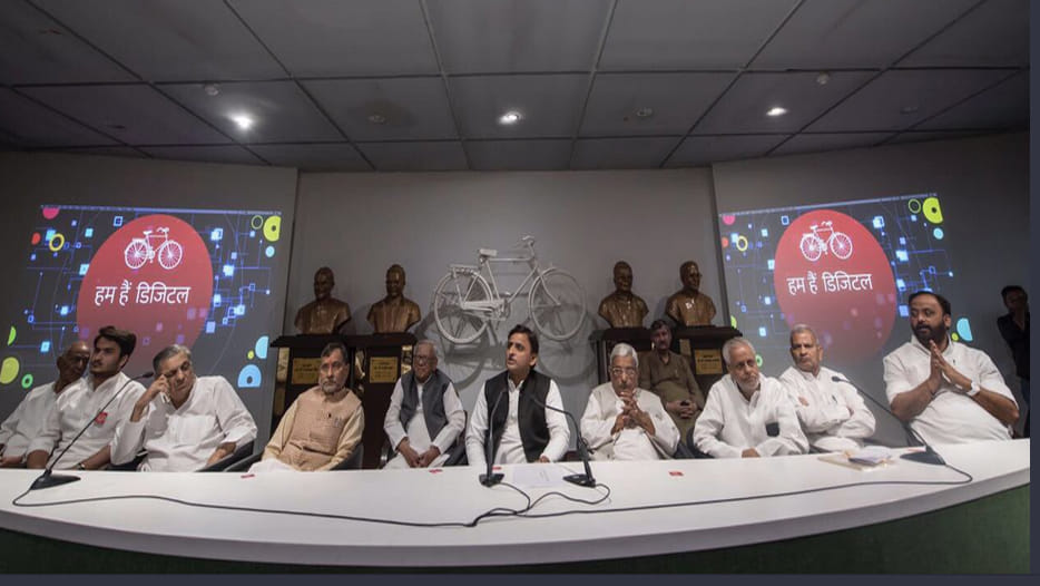 akhilesh launches samajwadi digital force