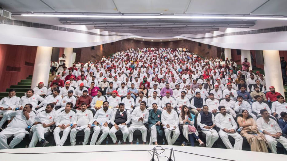 akhilesh launches samajwadi digital force