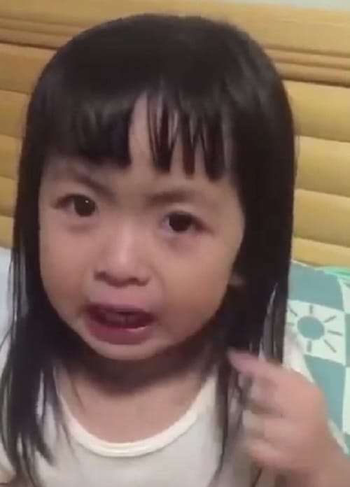 viral video this cute girl does not want to stop crying 