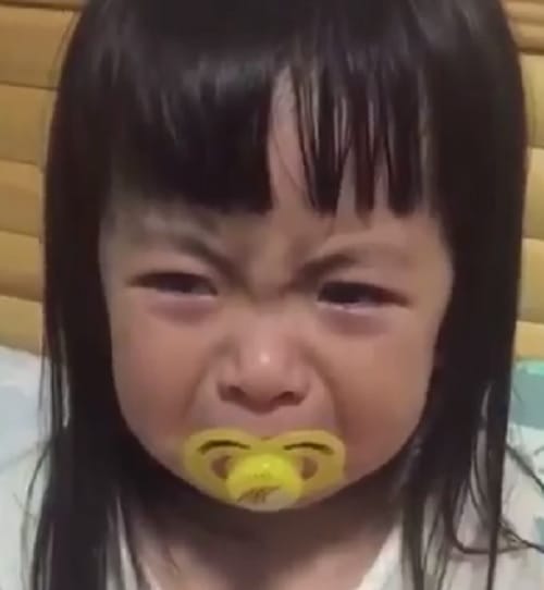 viral video this cute girl does not want to stop crying 