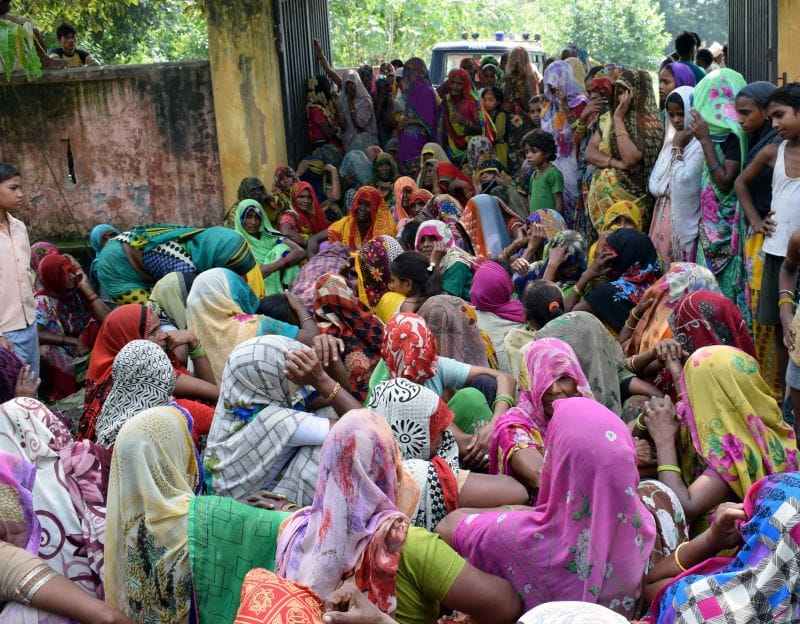 बुखार से पीड़ित बालिका की मौत पर भड़के ग्रामीण