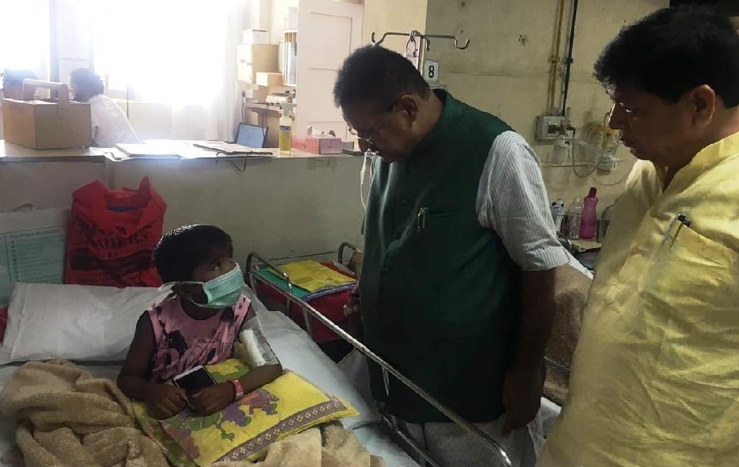 Child wrote a emotional letter to pm modi for his treatment 