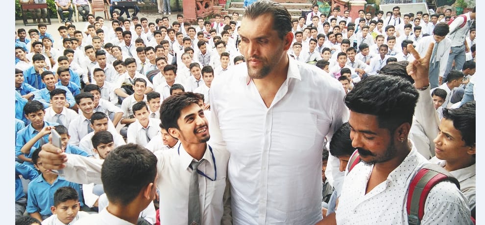 wrestler the great khali participated in voter registration campaign