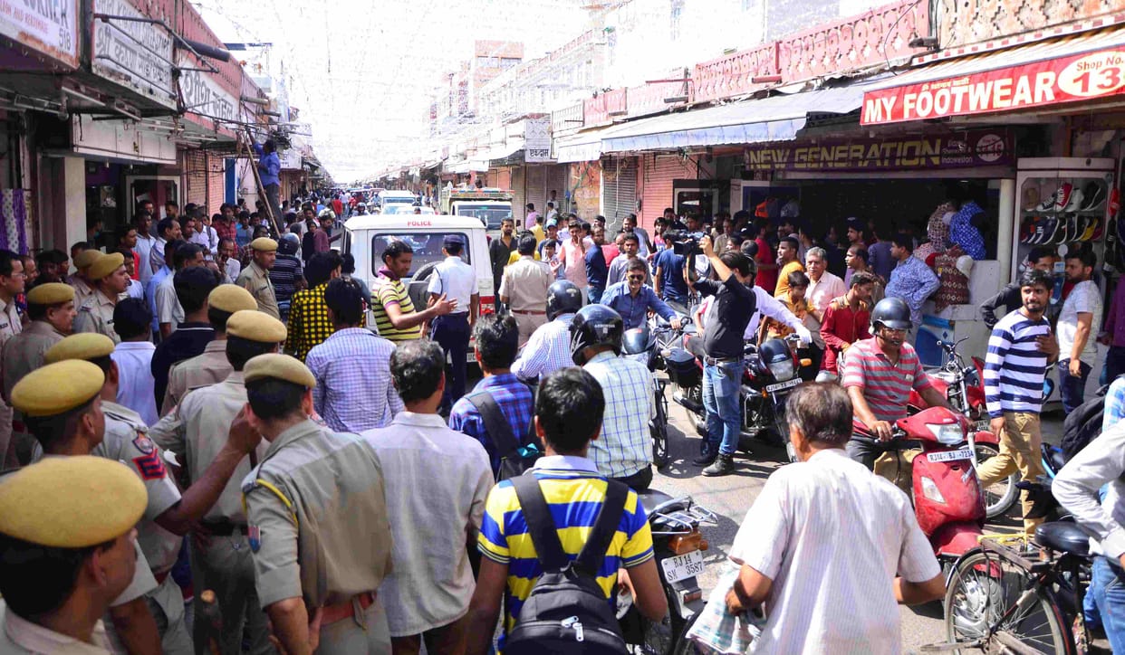 Seeing the dirt, the businessman, Bajaj, shut down after charging charging charge