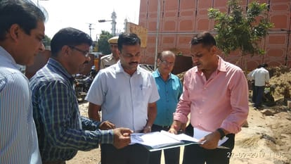 Seeing the dirt, the businessman, Bajaj, shut down after charging charging charge