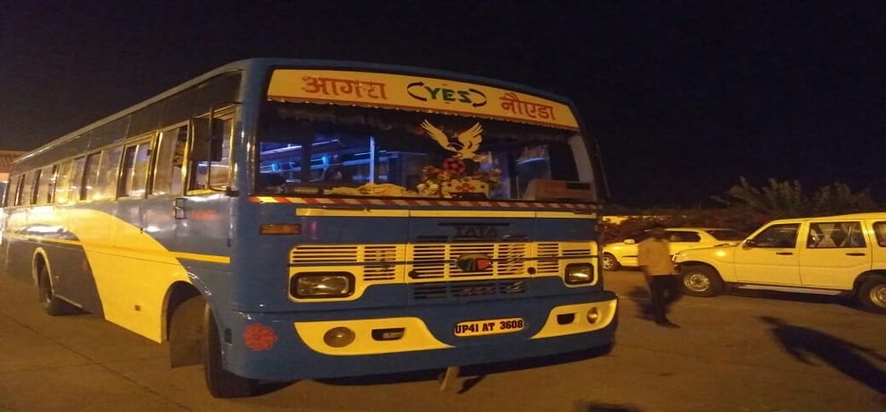 Robbers hijack bus on Yamuna expressway and rob passengers     