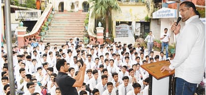 wrestler the great khali participated in voter registration campaign