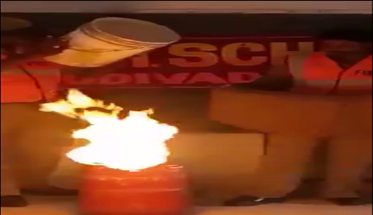 child dies mother scorched Fire in gas while heating milk in Jaunpur 