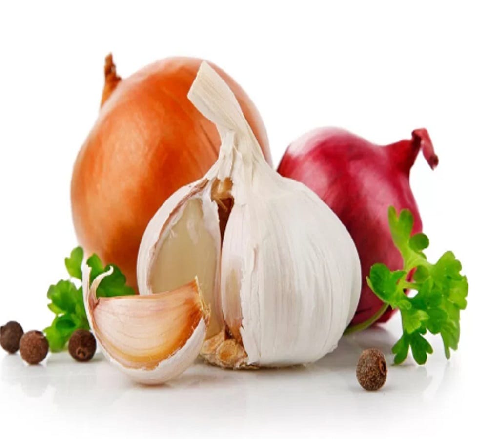 Why onions are considered tamasic and rajasic in Ayurveda and what are their benefits