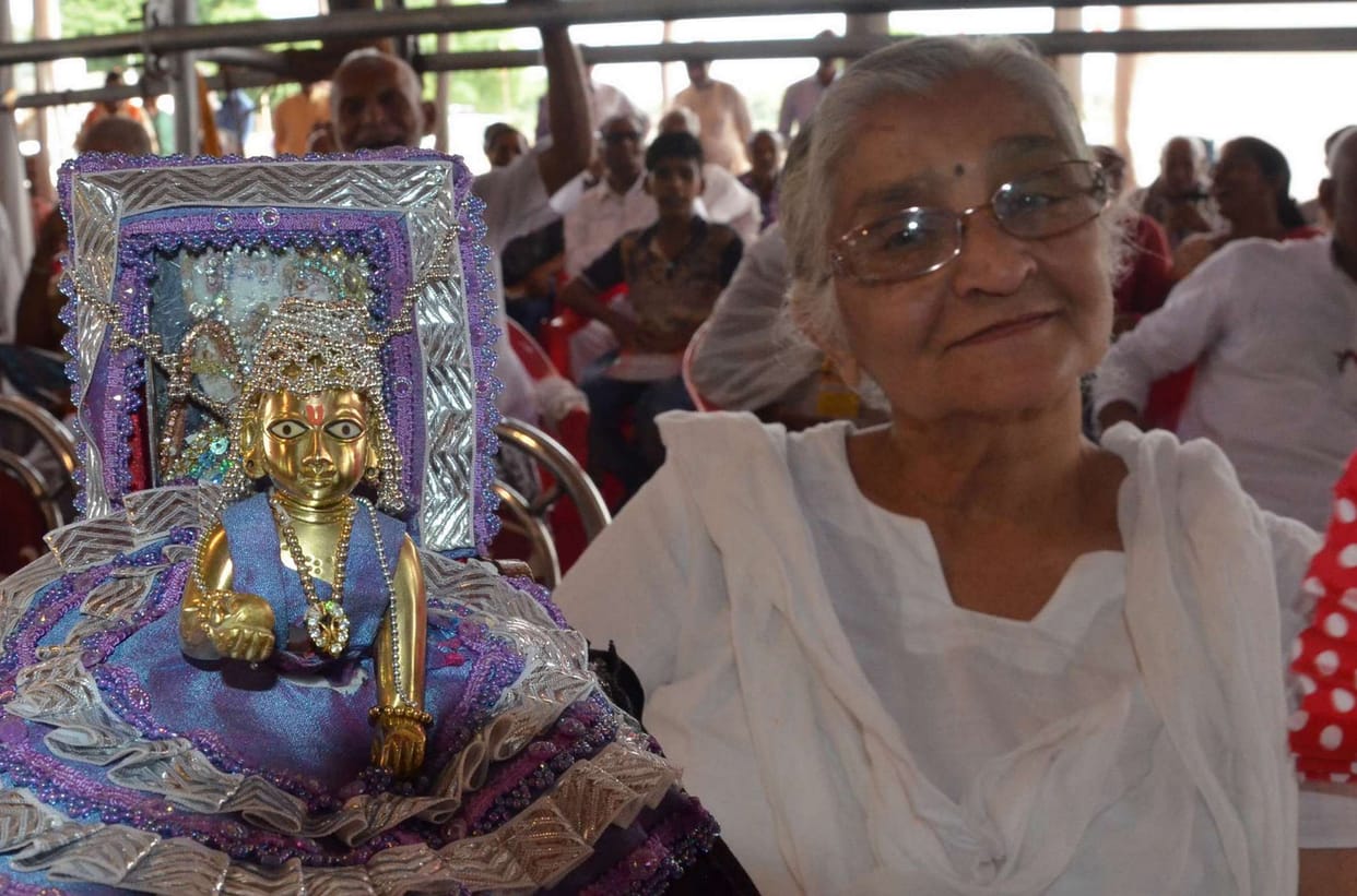 Laddoo Gopal comes to hear the story