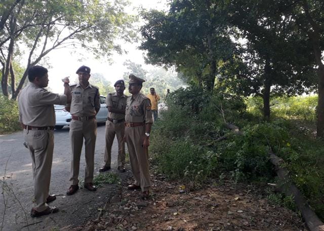 Pilgrims bus looted by road holdup in Garbhana