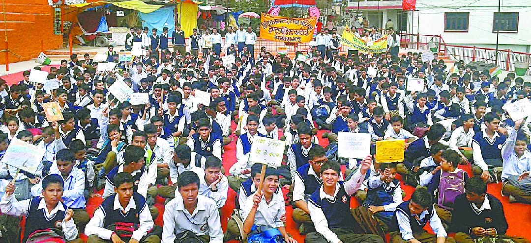 मिशन इंद्र धनुष के तहत निकाली जागरूकता रैली