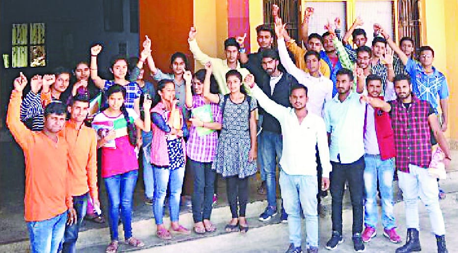 Disgruntled students in classical papers boycotted classes