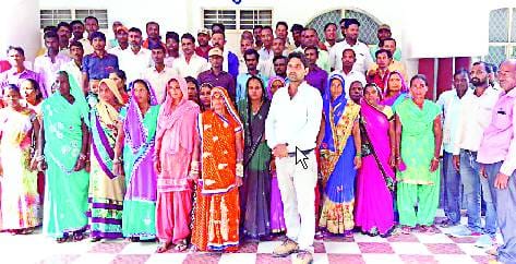 अविश्वास प्रस्ताव के खिलाफ पलिया प्रमुख ने ठोंकी ताल