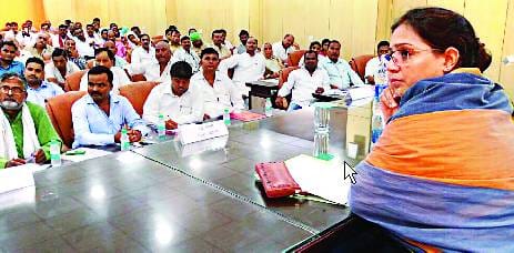 जिला पंचायत बैठक में आय बढ़ाने पर चर्चा
