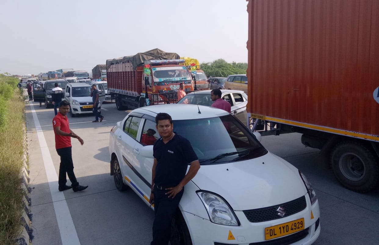 टैंकर पलटने से घंटों जाम रहा हाईवे