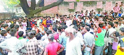 सरवा, देवरिया में दो पक्ष भिड़े, पुलिस बल तैनात