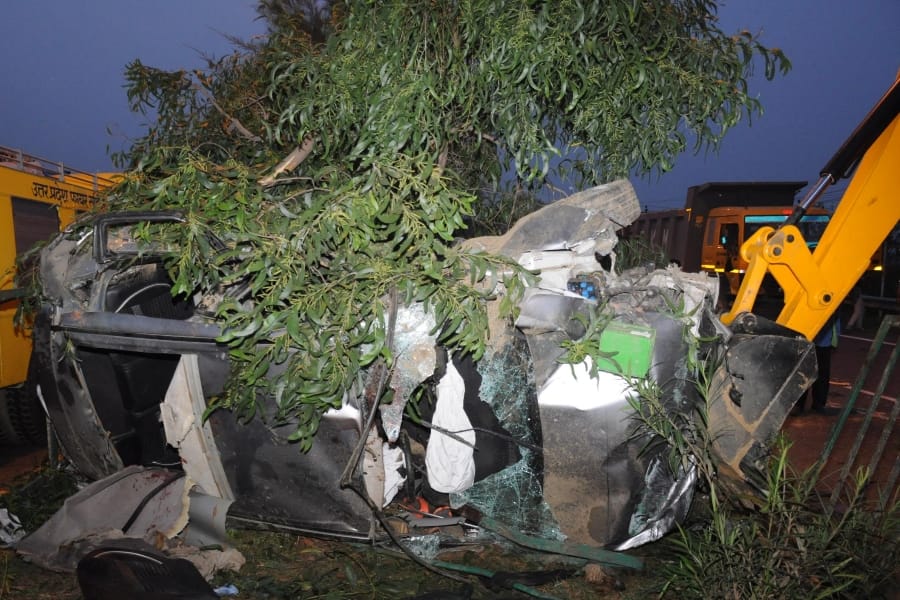  one died in an accident on shaheed path in Lucknow.