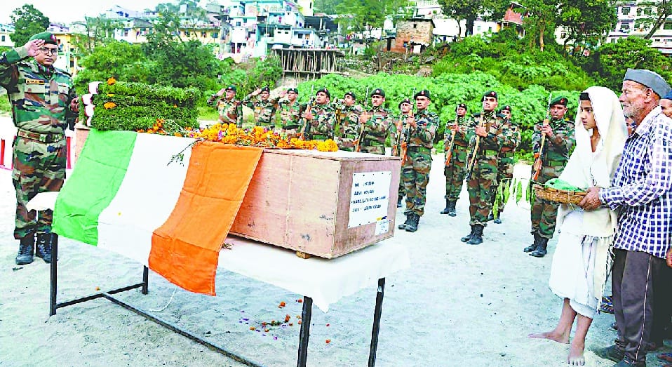 Funeral with warrant officer's military honors