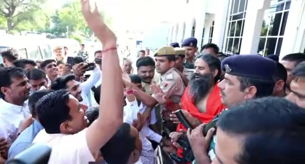baba ramdev suffers heavy protest by congress party workers in rajasthan 