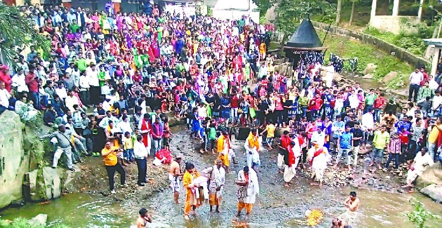 Dev Dangers bath in Lohavati river after milking