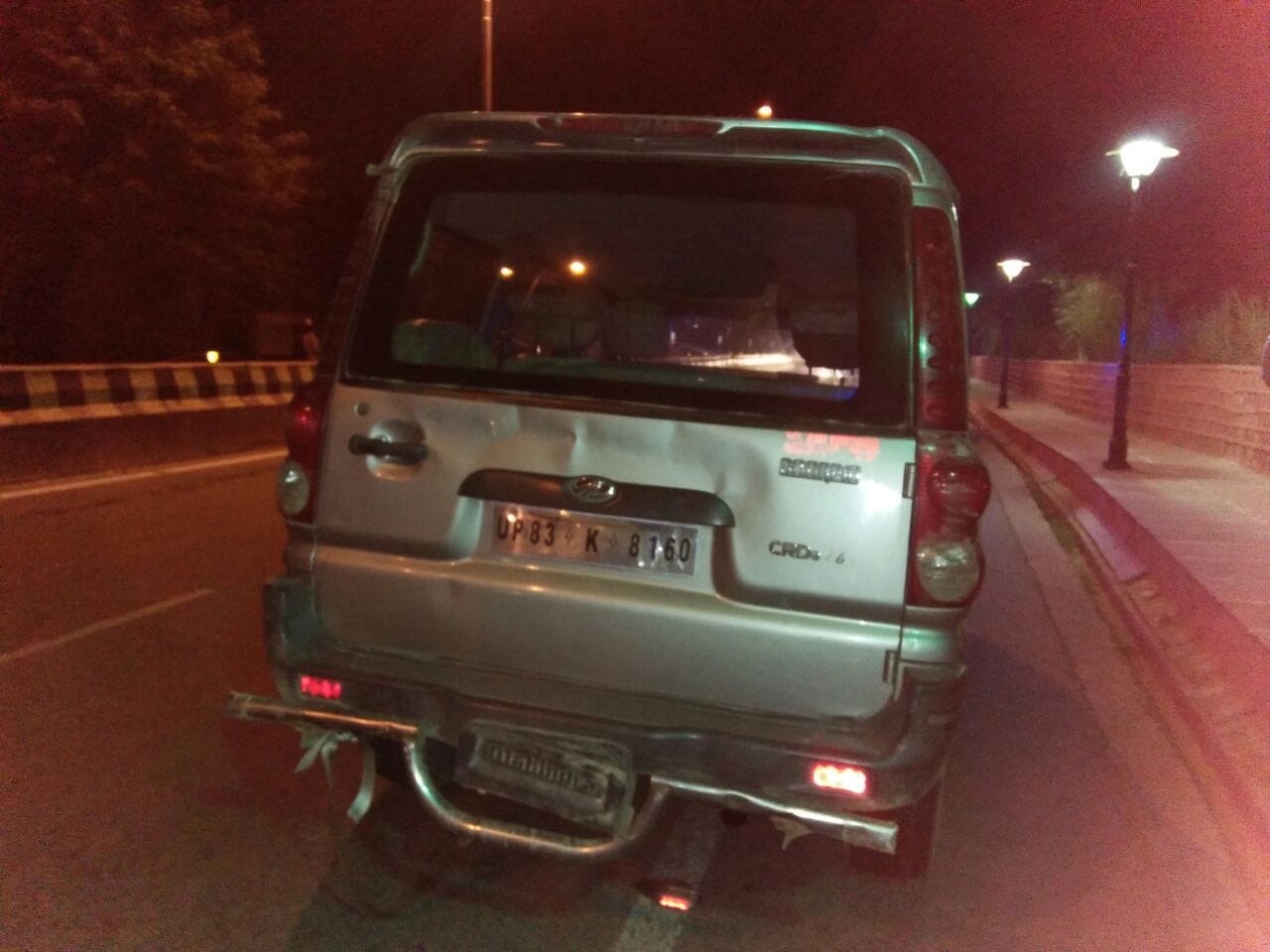 encounter between agra police and robbers late night