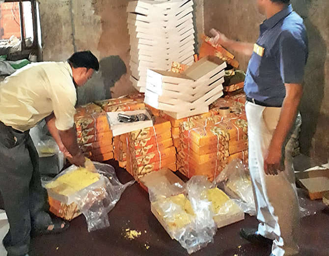 made mixed sohan papdi and sold at double cost in rajasthan