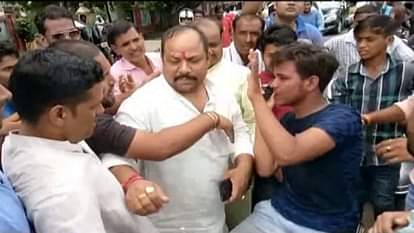 Bajrang dal creates ruckus and protest against love jihad in meerut 