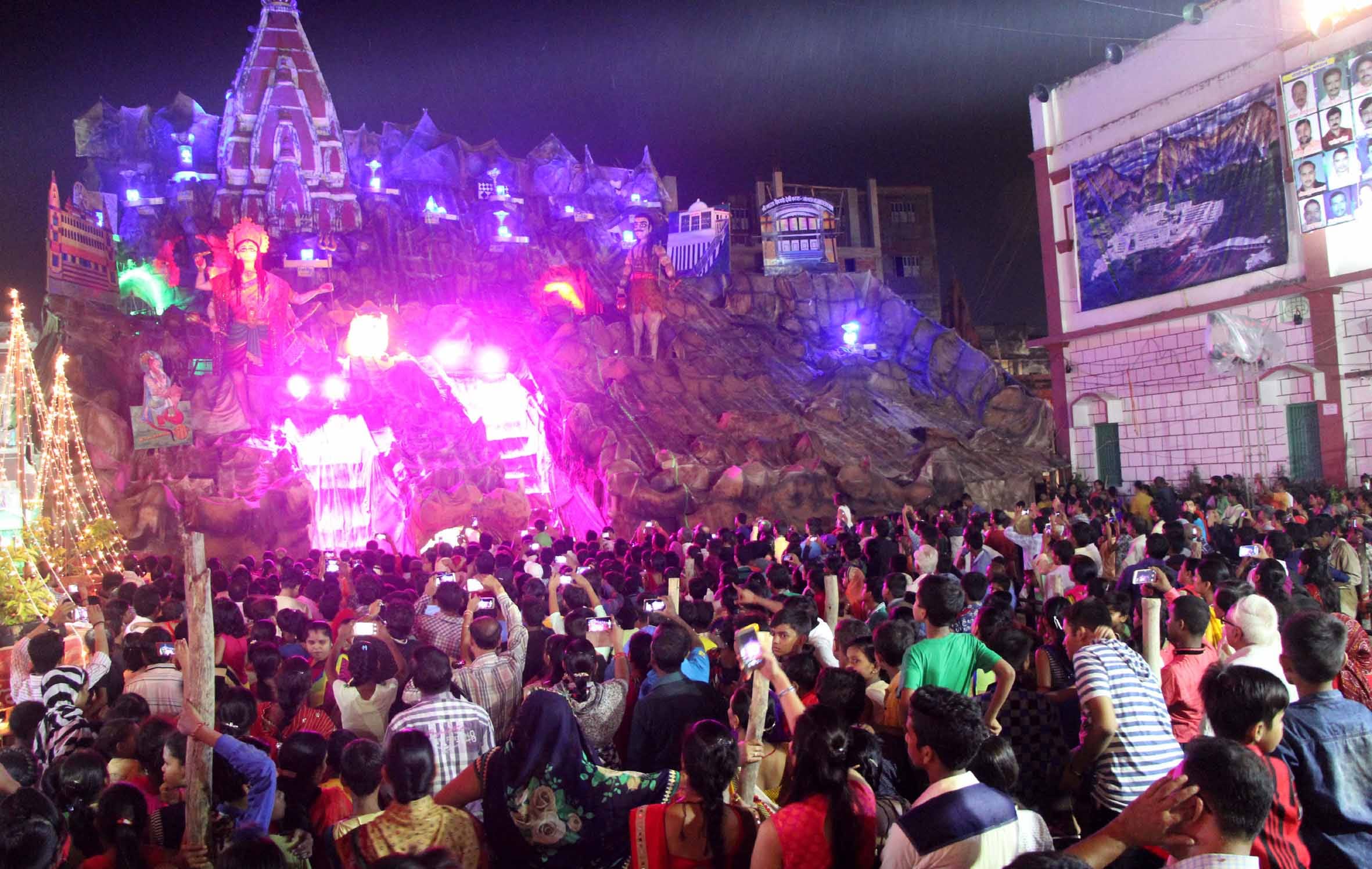varanasi navratri pandal see photos