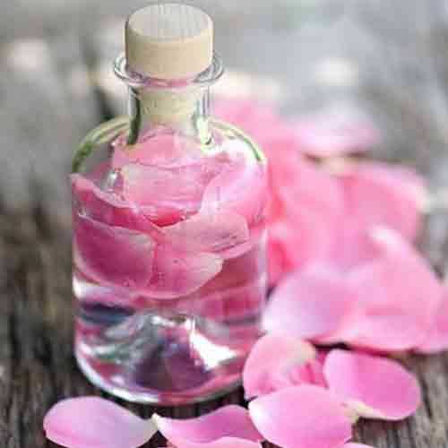 for glossy hairs doing shampoo with black tea