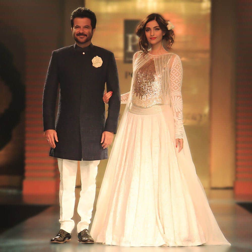 anil kapoor caught snapping daughter kapoor photo get viral over internet