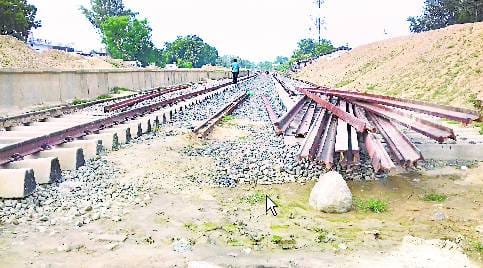 11 महीने में भी रेलवे नहीं बिछा सका 106 किमी लाइन