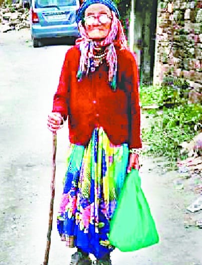 At the age of 92, 27 km walks