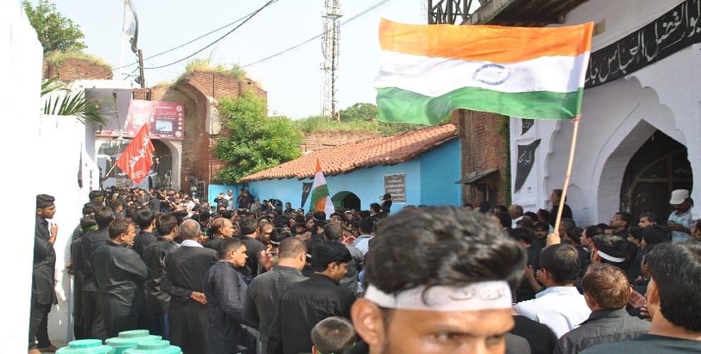 Sougwaras for the tricolor in the hands did their memories of Karbala