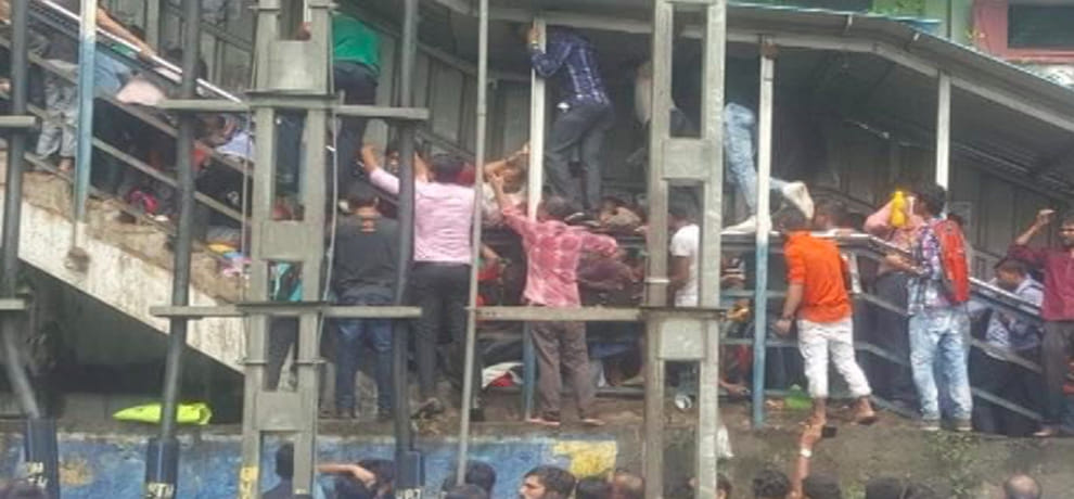  Mumbai Stampede 22 people died Compensation of 5 Lakhs maharashta government pm modi piyush goel