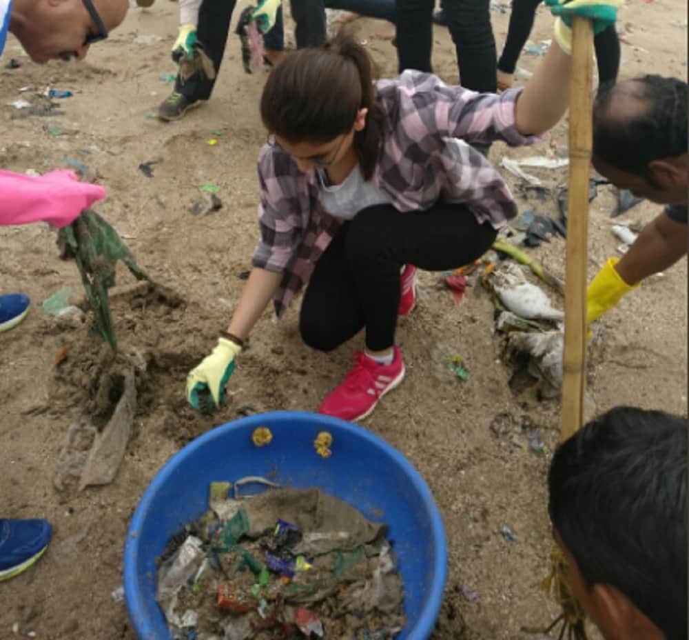 after amitabh bachchan anushka sharma visited versova beach for swacch bharat aabhiyan