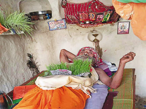 Goddess worshiping a tiger in the stomach for prosperity in the area