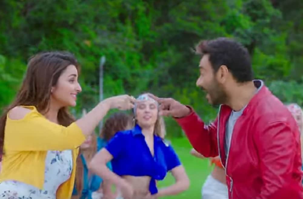 In Golmaal Again song Maine Tujhko Dekha Ajay Devgn tries to woo Parineeti with the help of his boys