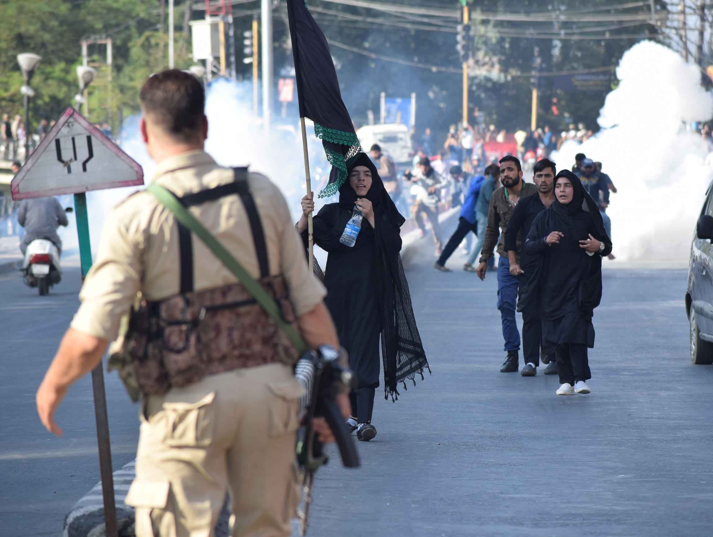 violence in kashmir valley and srinagar head of friday prayers