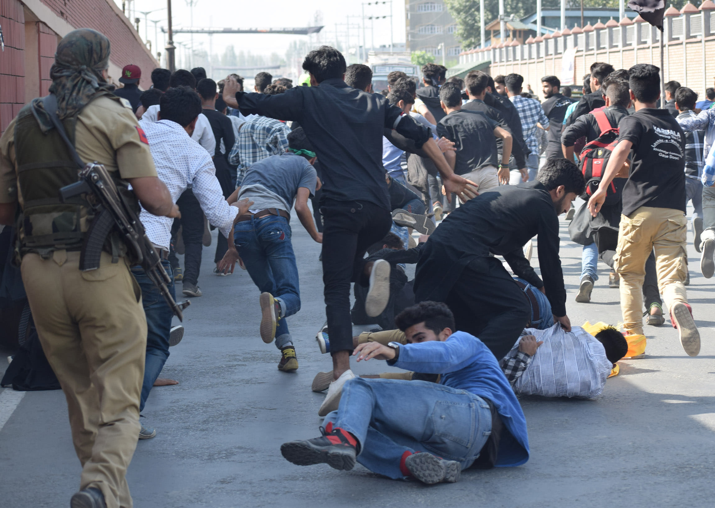 violence in kashmir valley and srinagar head of friday prayers
