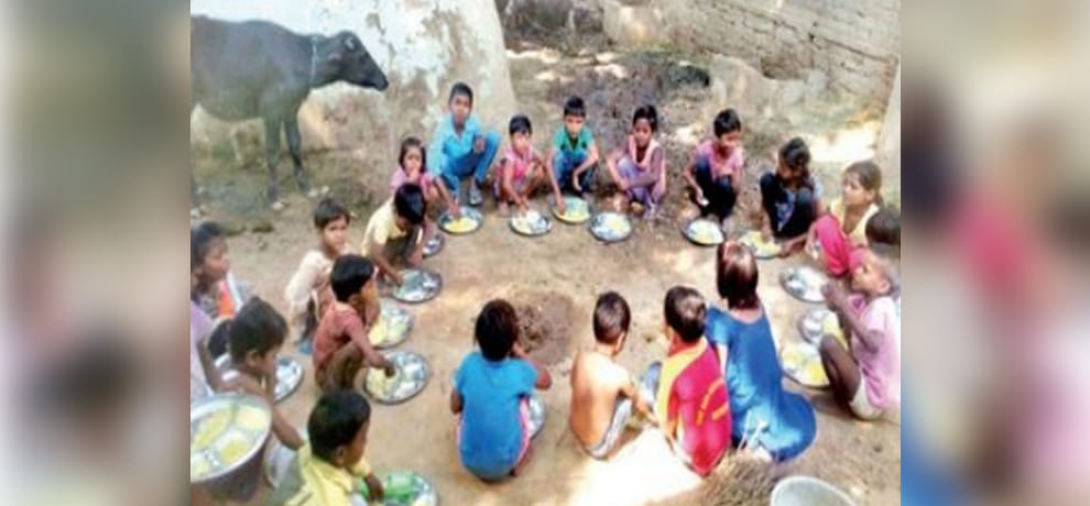 in madhya pradesh many districts school students force to study in open 