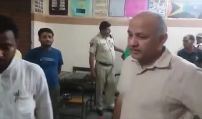 manish sisodia late night raid on mcd school in kalyanpuri, guest house was run there