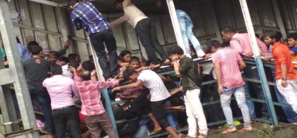 Thieves Steal the Bangles From Dead Victim During Mumbai Stampede