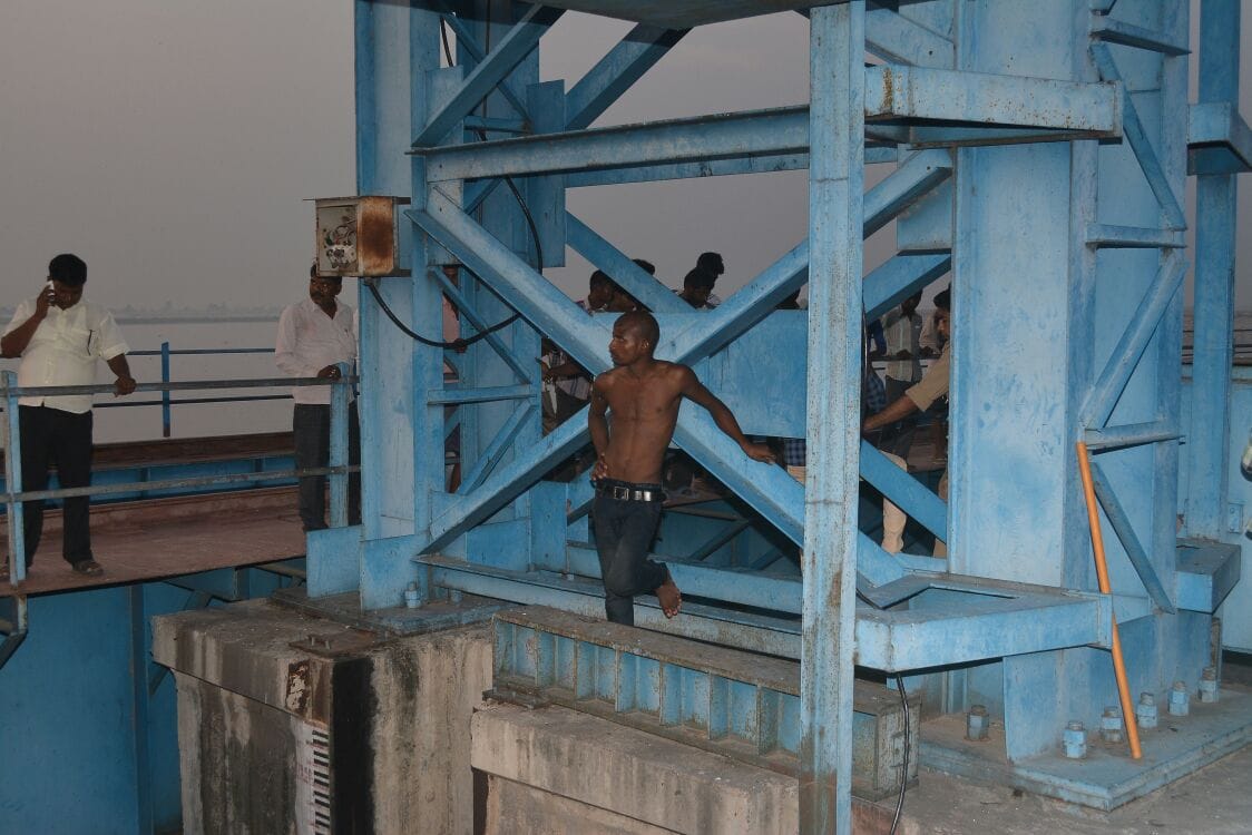 Car went into Ganga by breaking barrage's guardrail