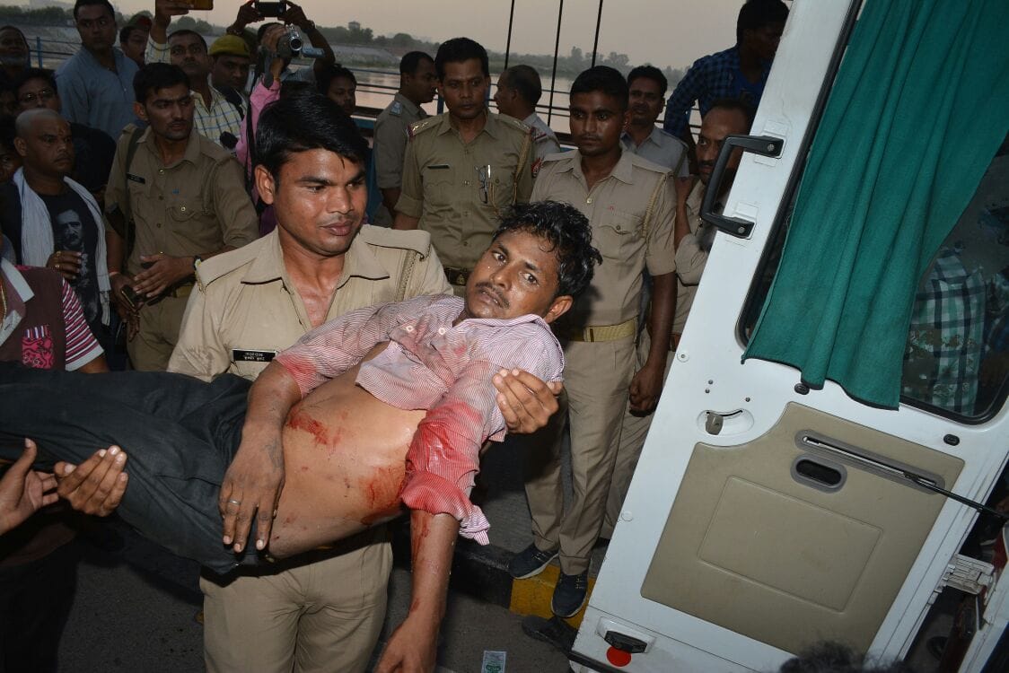 Car went into Ganga by breaking barrage's guardrail