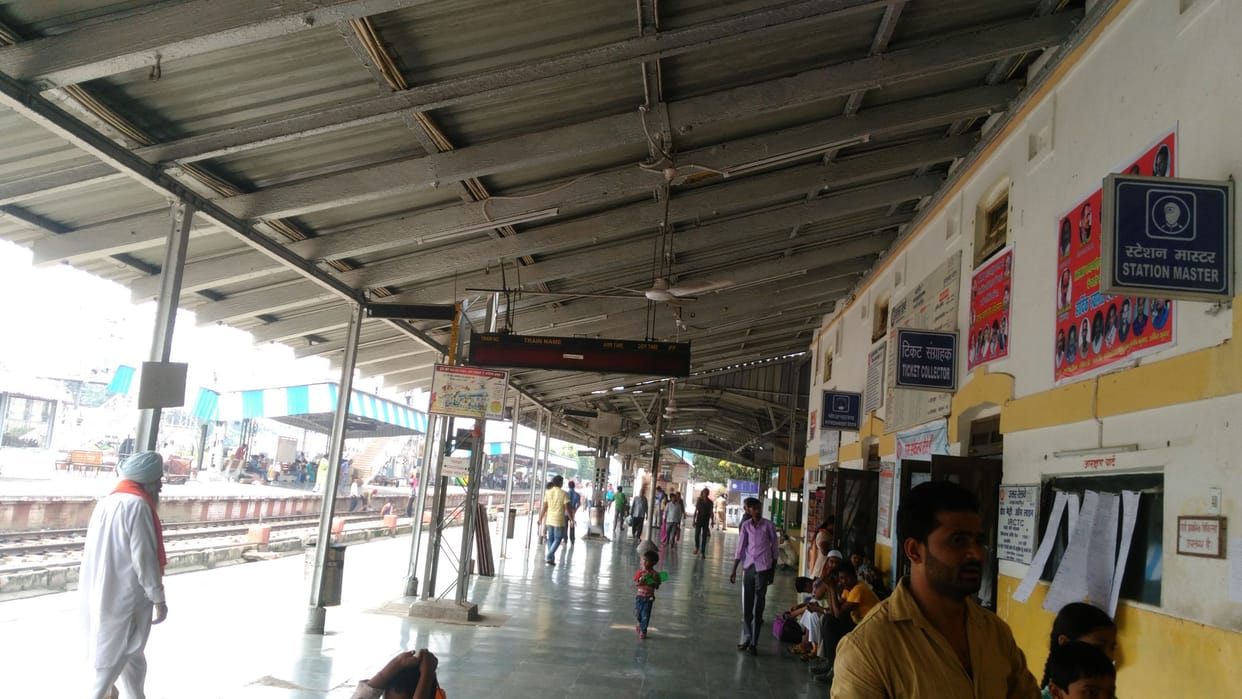 train traffic started moving from Platform no 3